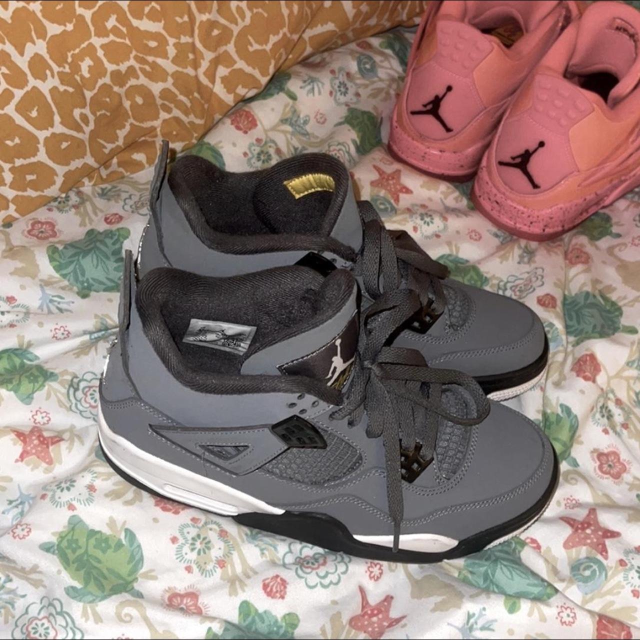 grey jordan 4's