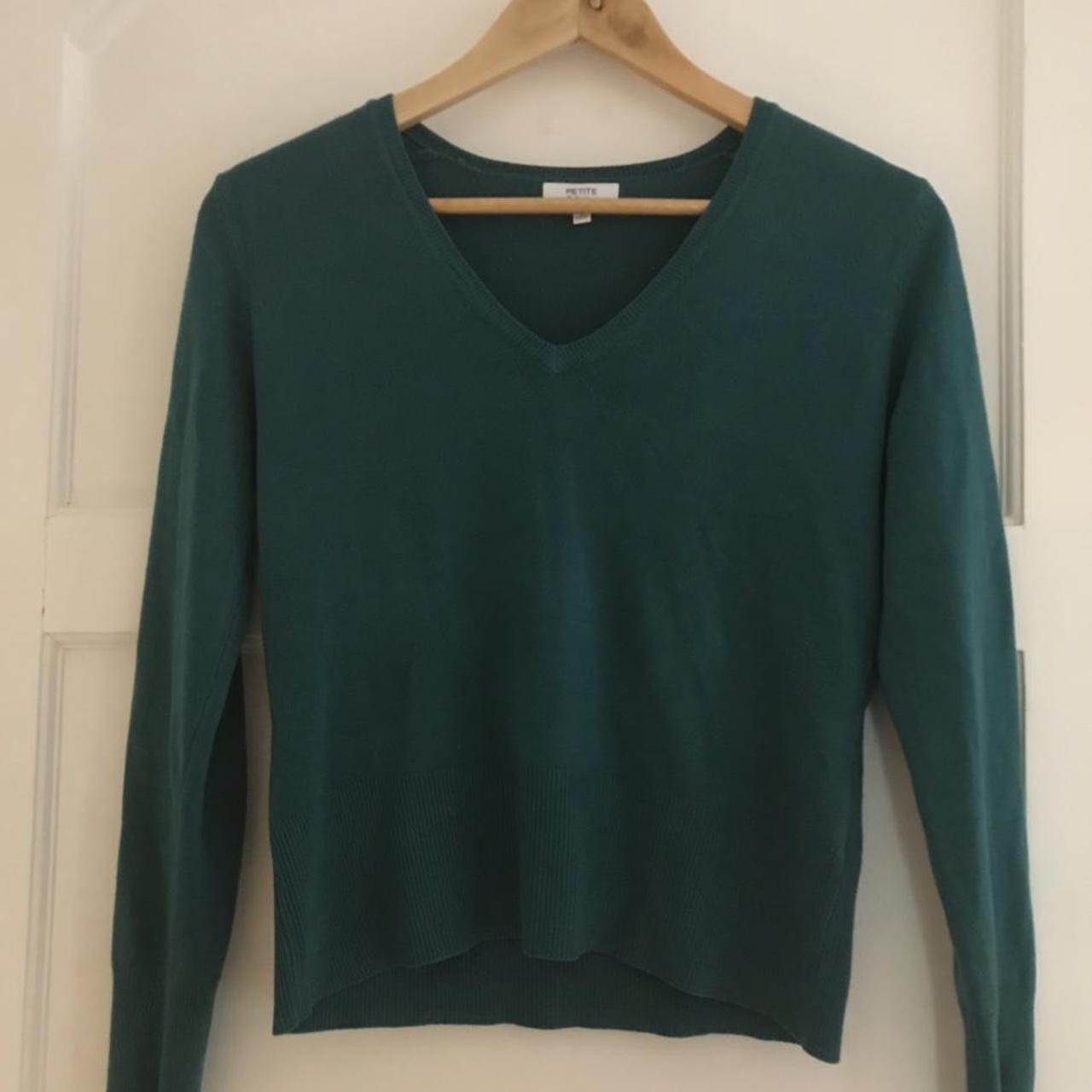 Beautiful green v-neck knit jumper // I love the... - Depop