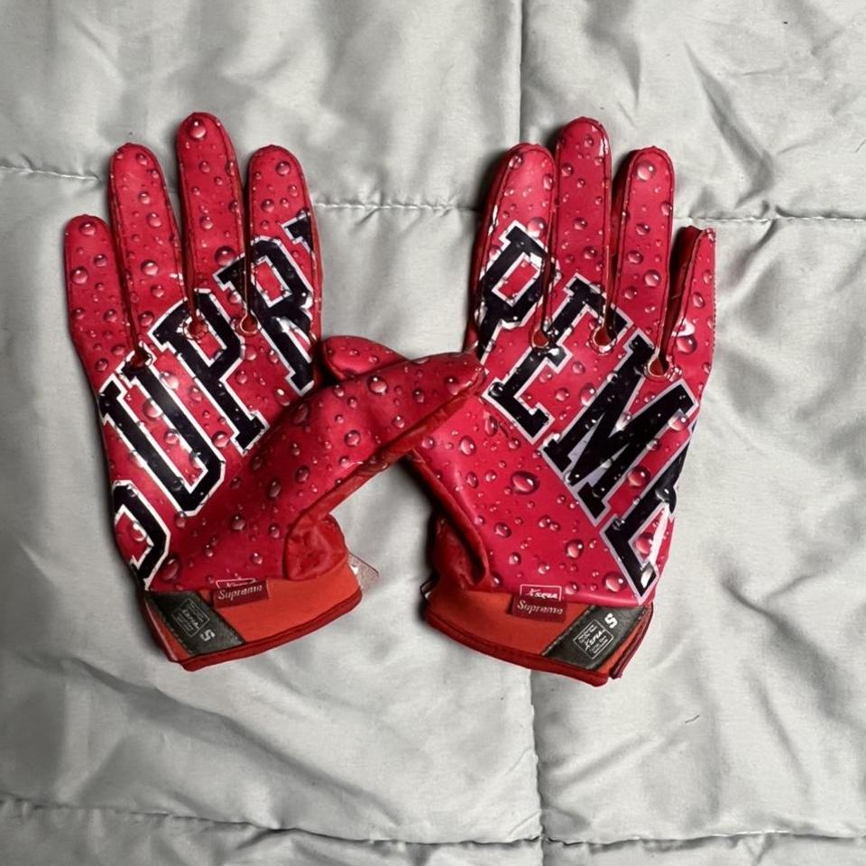 Nike orders supreme gloves