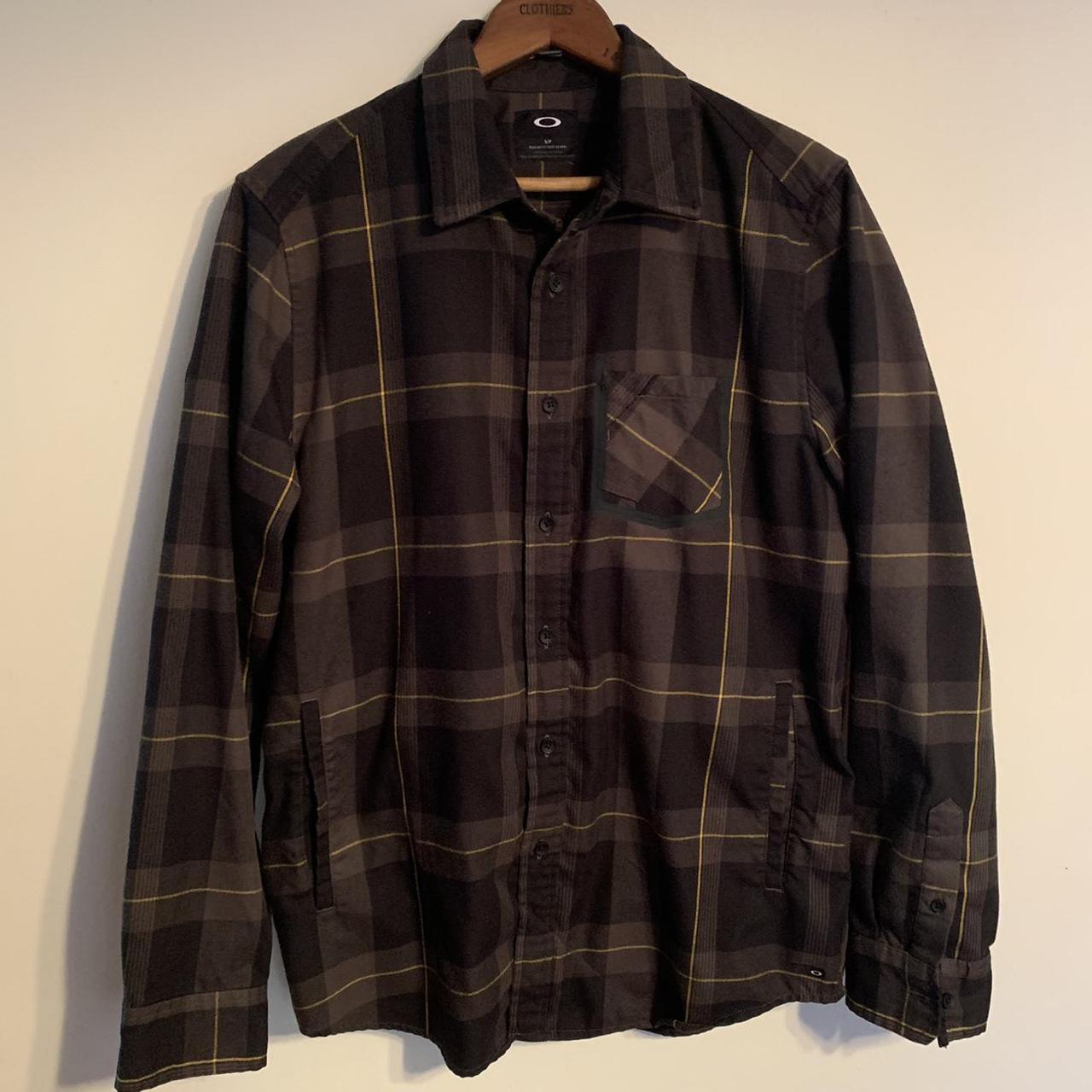 Product Image 1 - OAKLEY button-down flannel shirt/ overshirt.