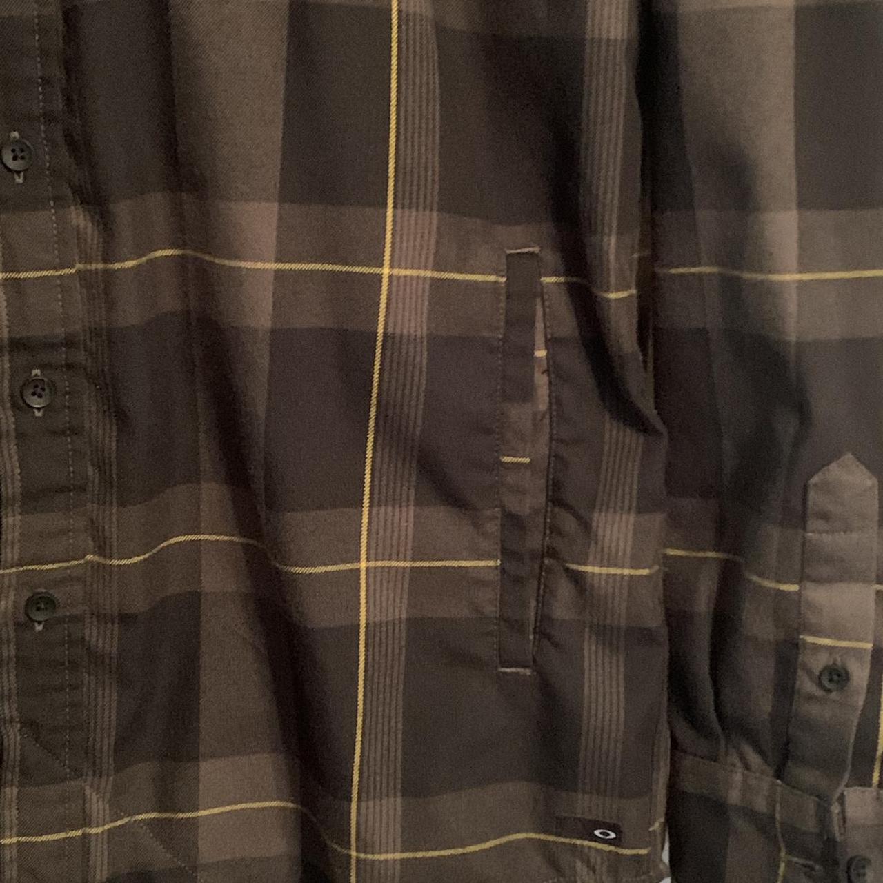 Product Image 3 - OAKLEY button-down flannel shirt/ overshirt.