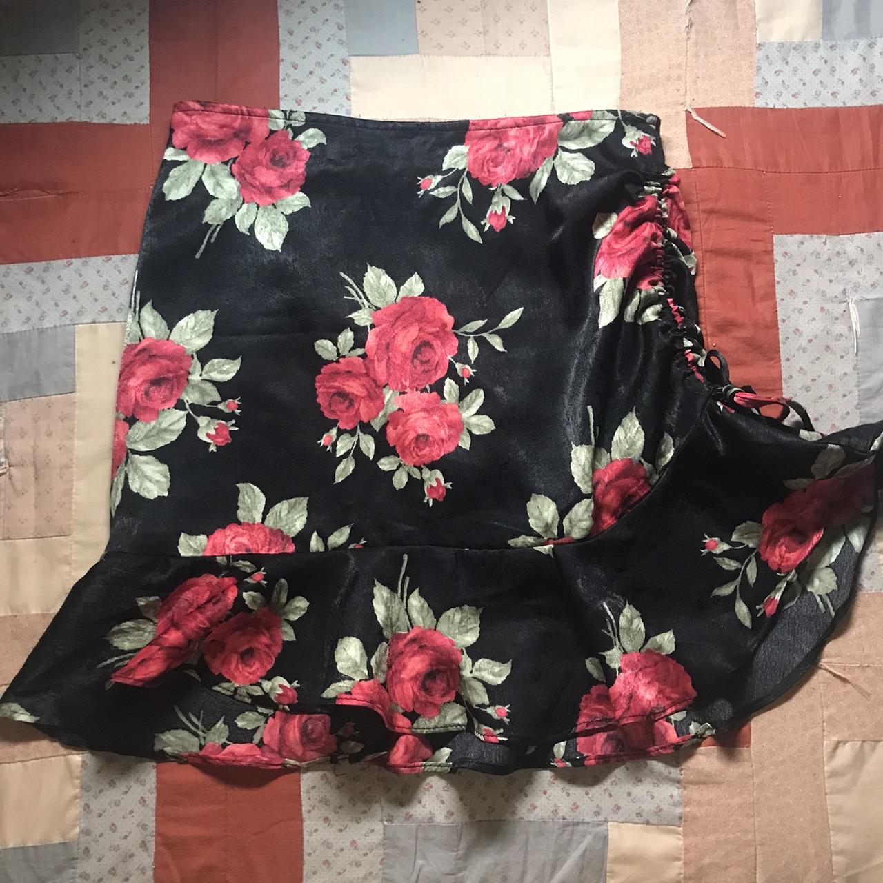 beautiful floral ditsy mini skirt ♡ ♡ it such an... - Depop