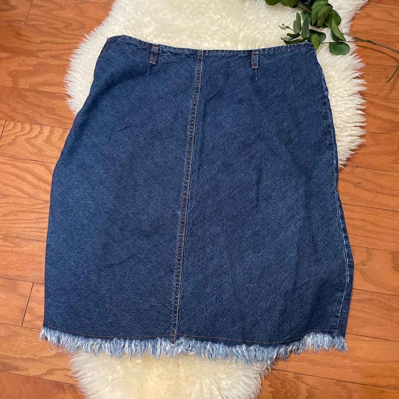 90’s Low Rise Denim Skirt with Frayed Hem by Big... - Depop