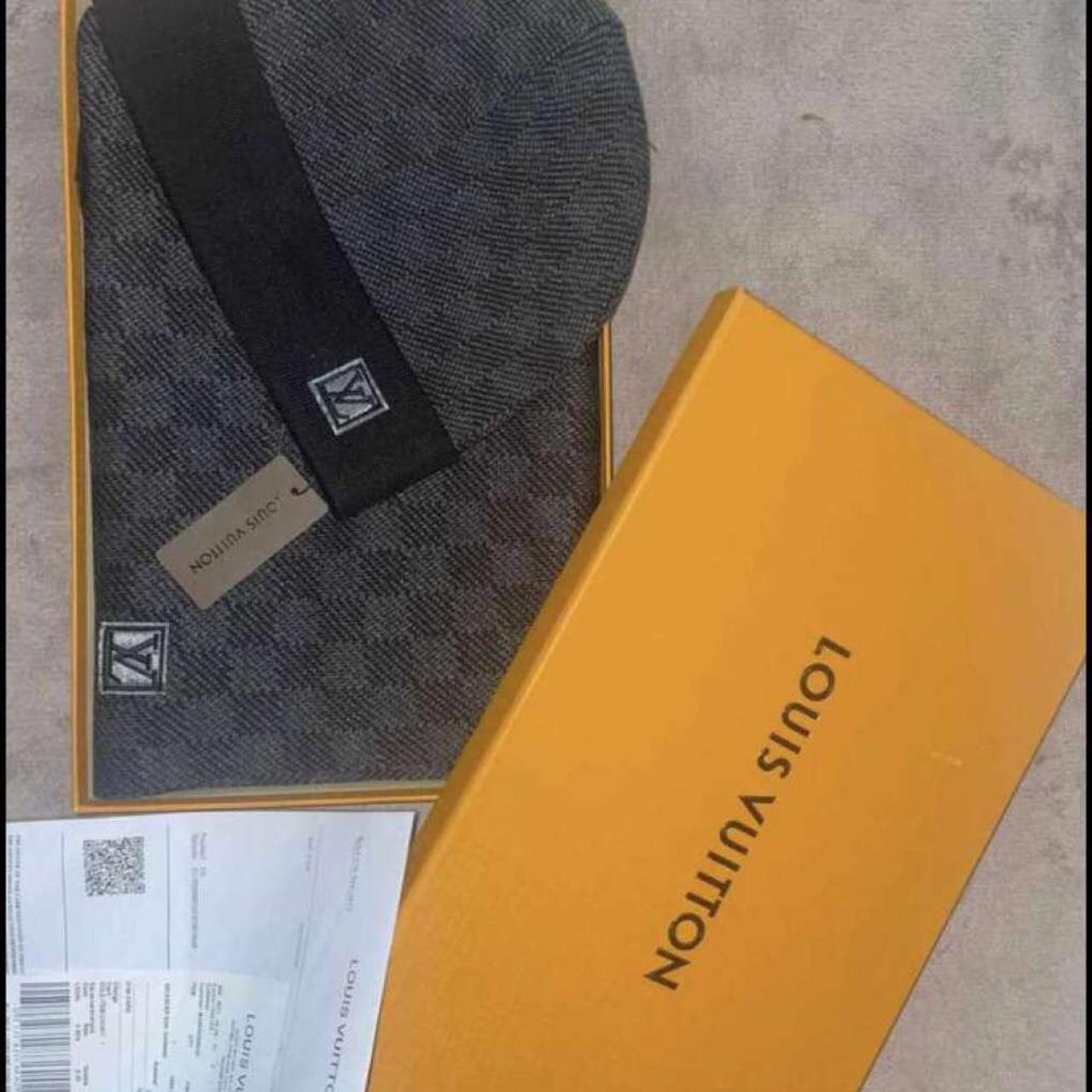Lv hat comes with box and receipt anymore questions ask - Depop
