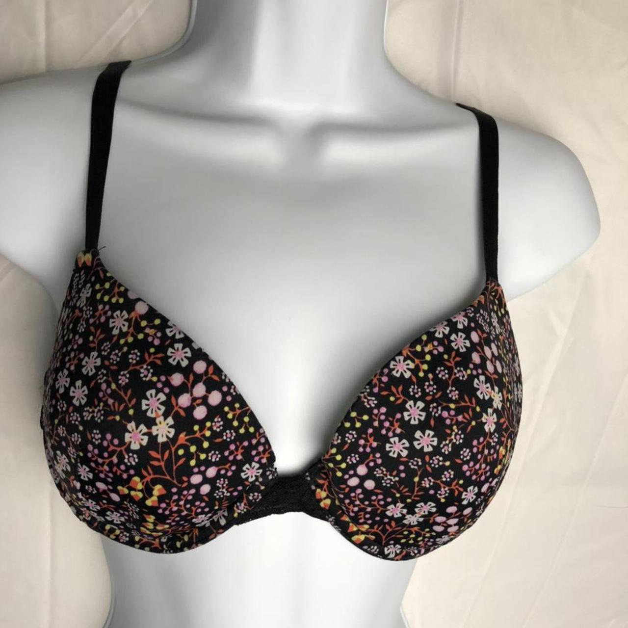 Bra -Size: 36C -Have lace in the back -Stretches & - Depop