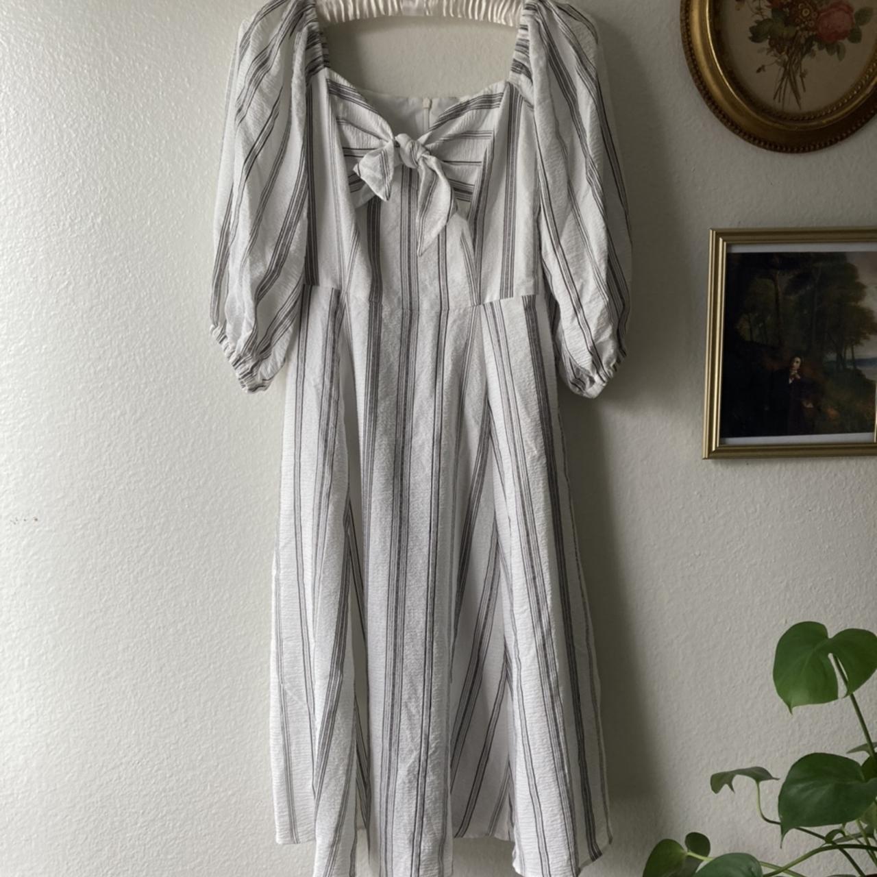 Striped white bow dress in the most flattering... - Depop