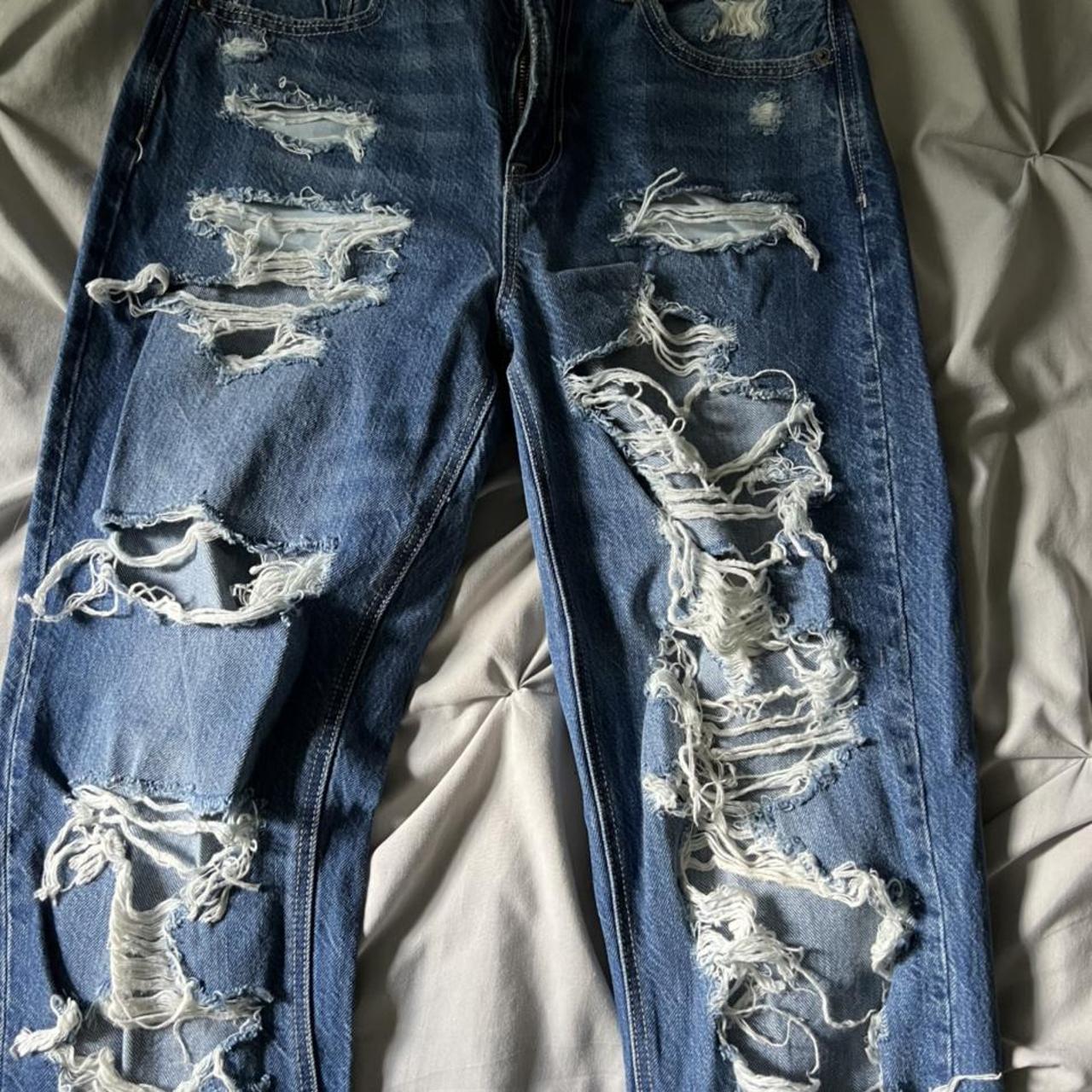 size 2/ 26 american eagle very distressed mom jeans.