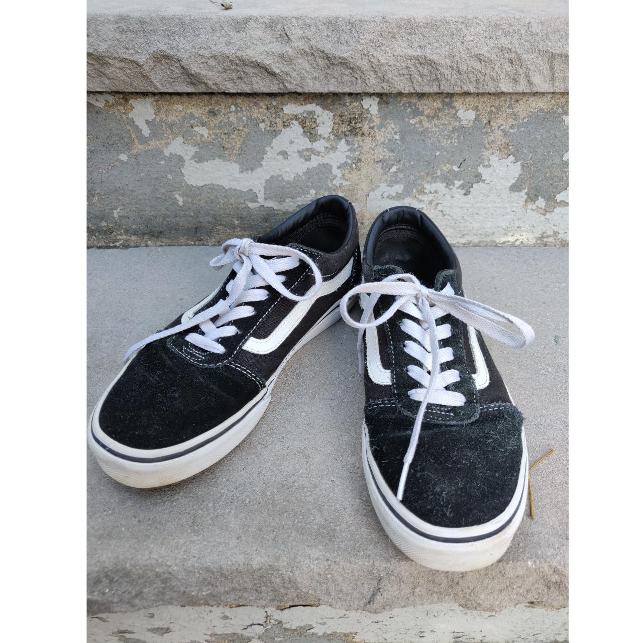 Old skool vans size deals 5 black and white