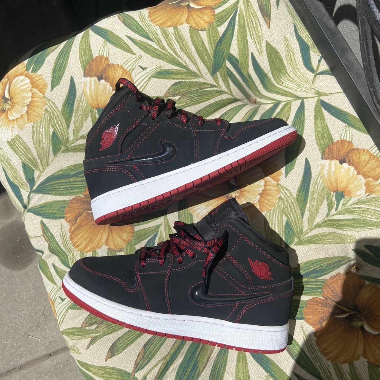 air jordan 1 mid fearless black and red