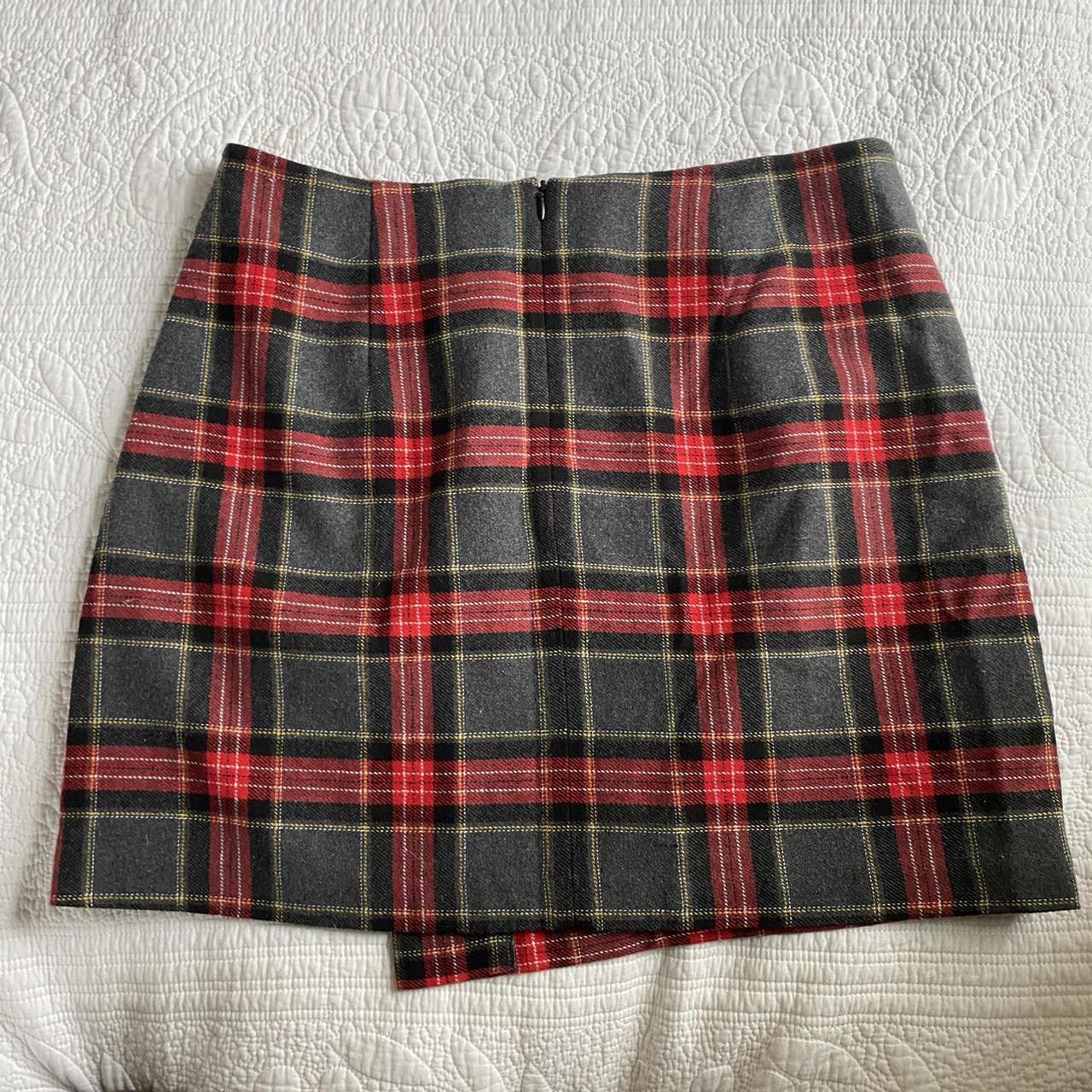 Product Image 3 - H&M Plaid Mini Skirt

Wrap style