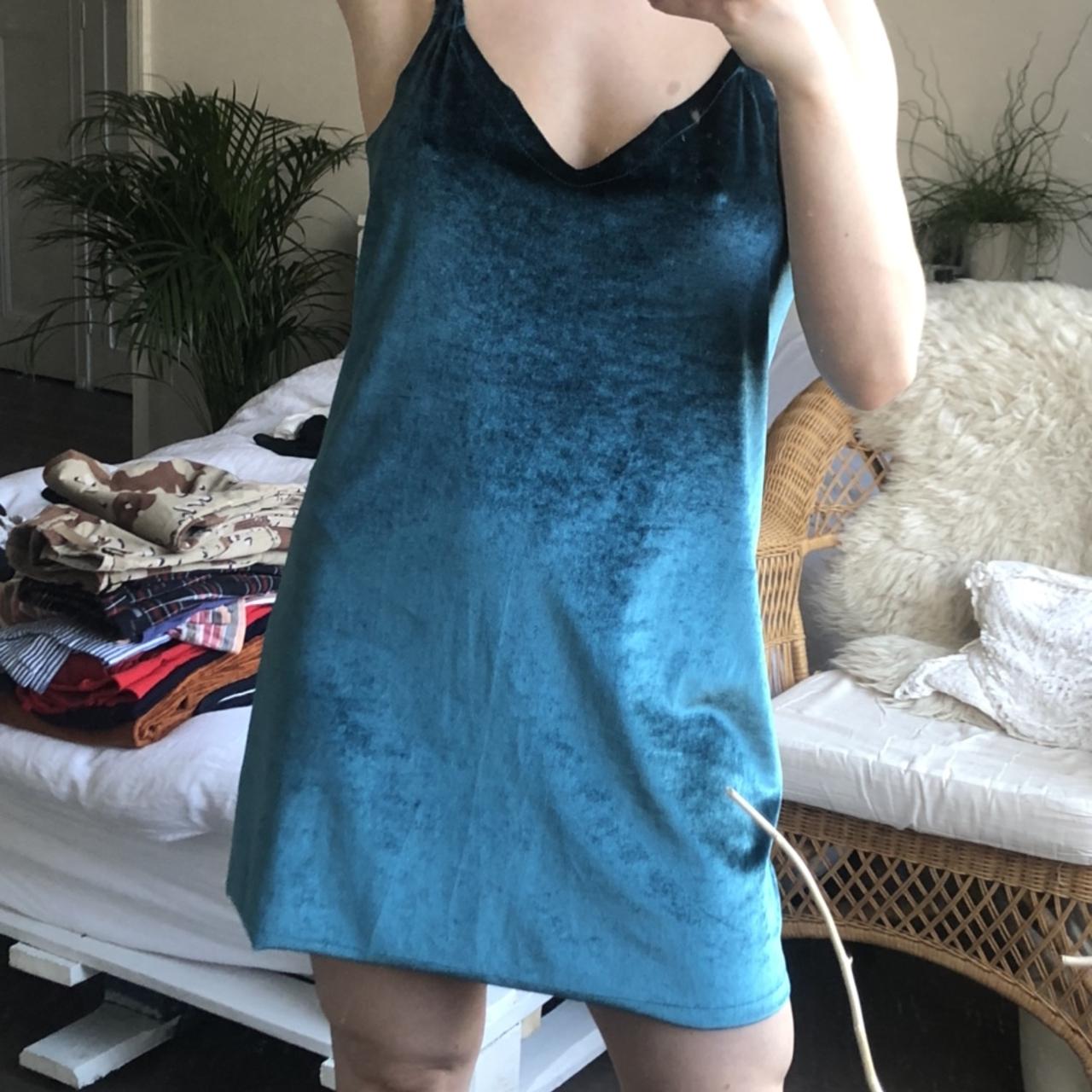 Pull and bear velvet dress best sale