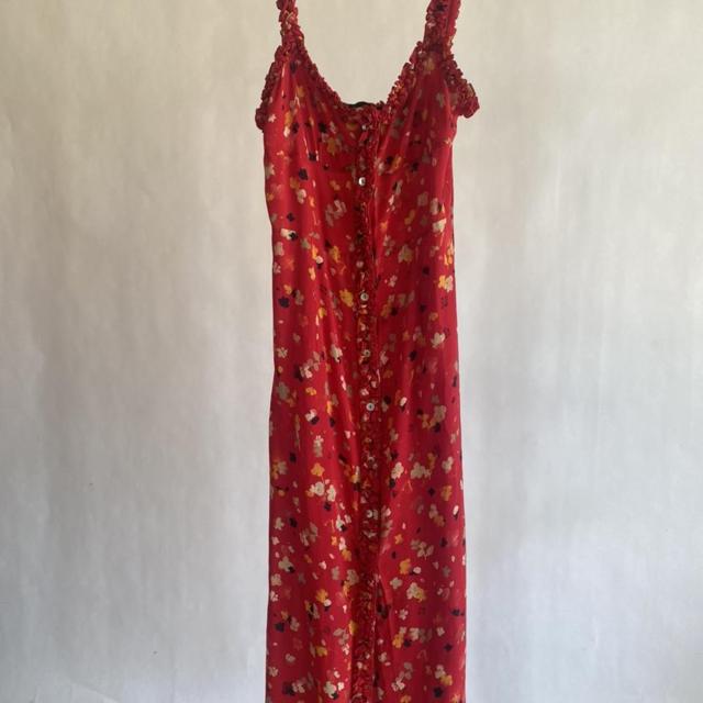 Réalisation Par The Juliet in Rouge Fleur midi - Depop