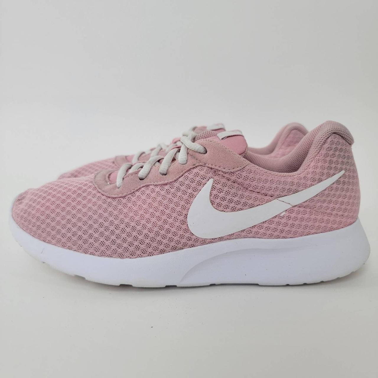 particle beige nike tanjun