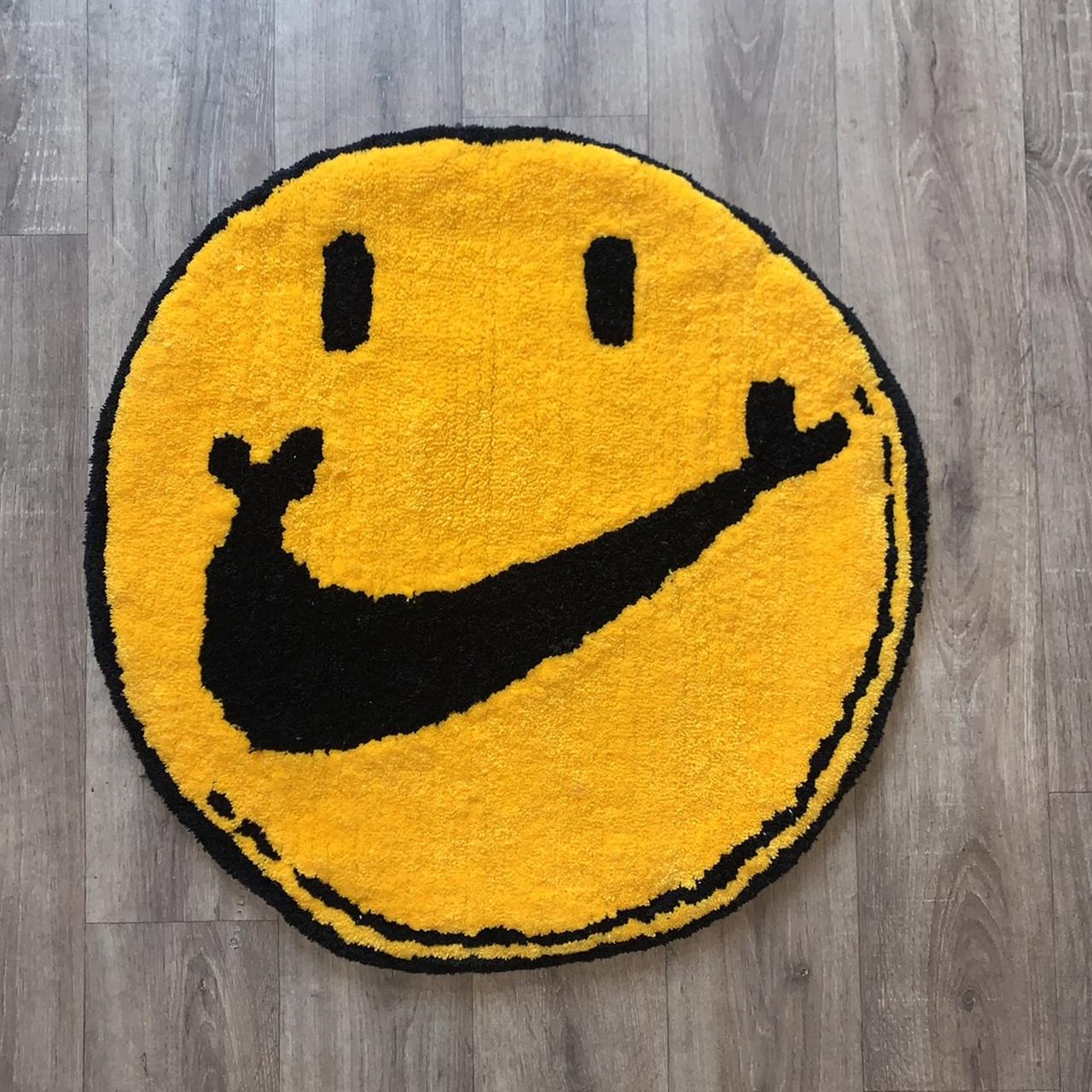 Sean wotherspoon fashion smiley face