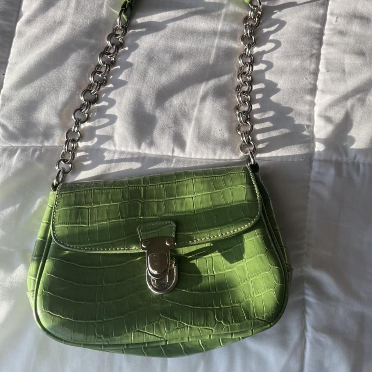 A Loves A Women's Green Bag (2)