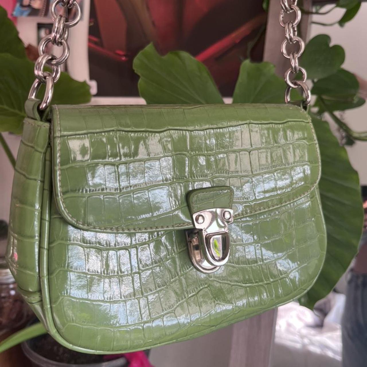 A Loves A Women's Green Bag (3)