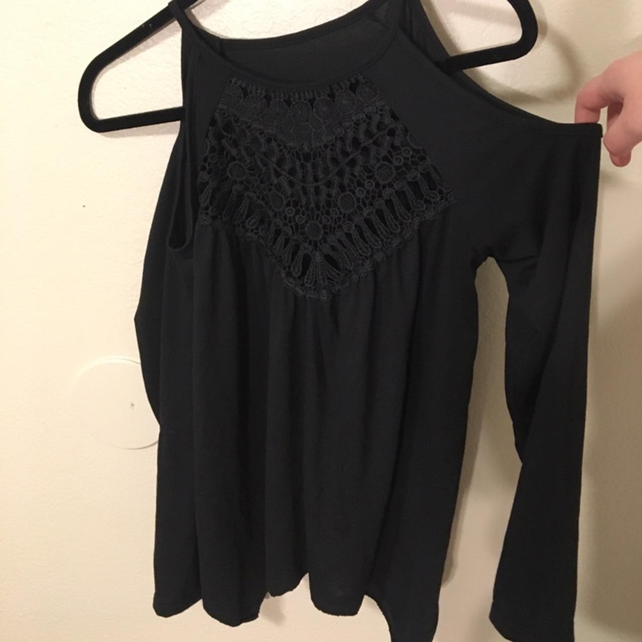 Open shoulder T-shirt in color black Never worn - Depop