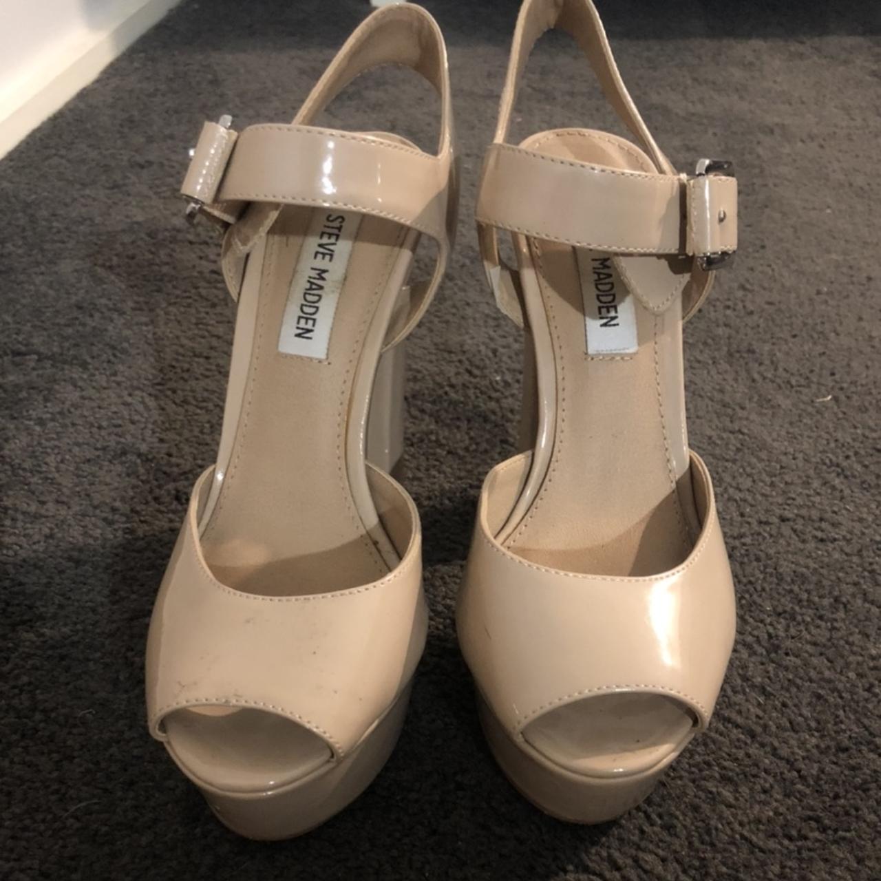 Steve Madden platform heels Beige patent... - Depop