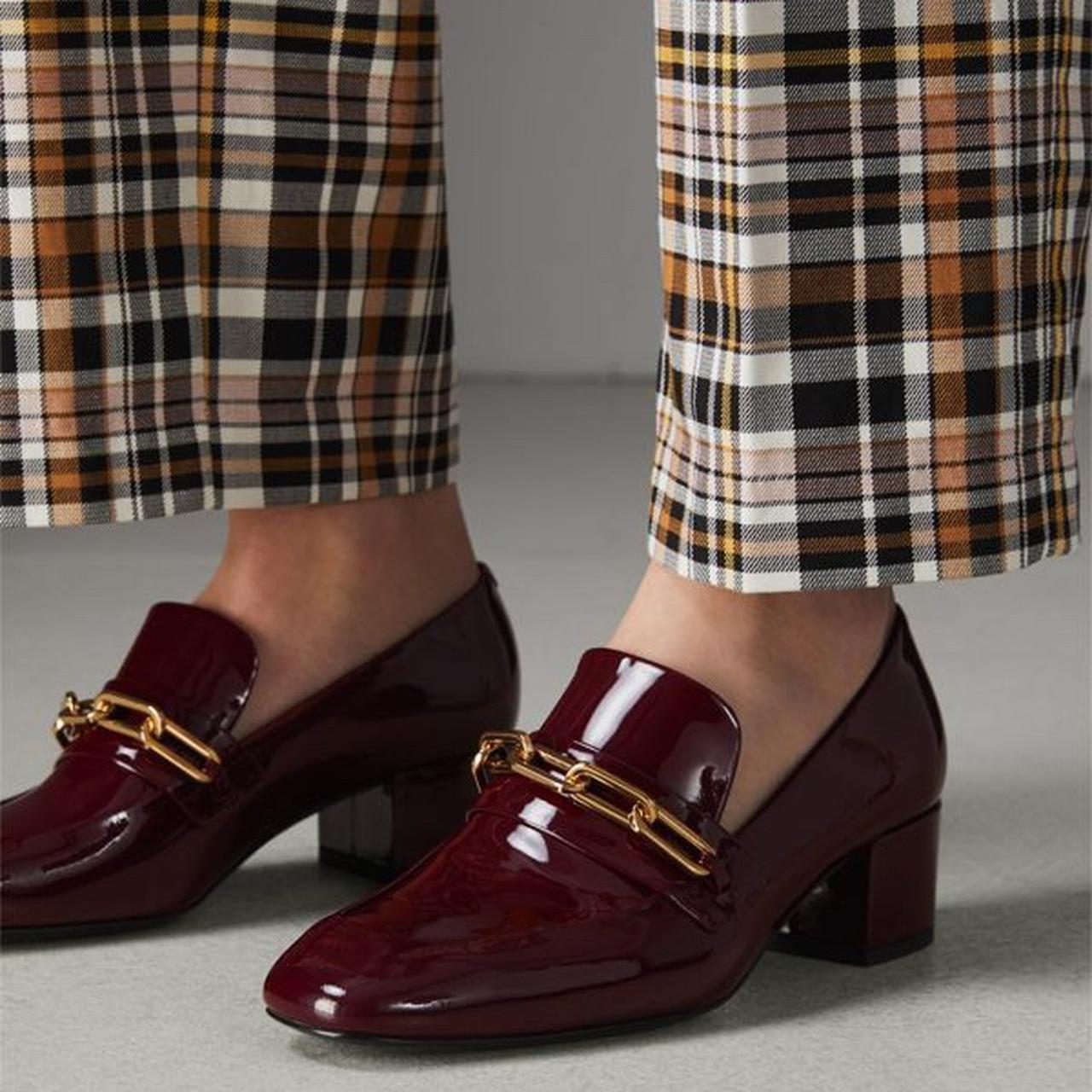 Burberry link detail patent best sale leather loafers