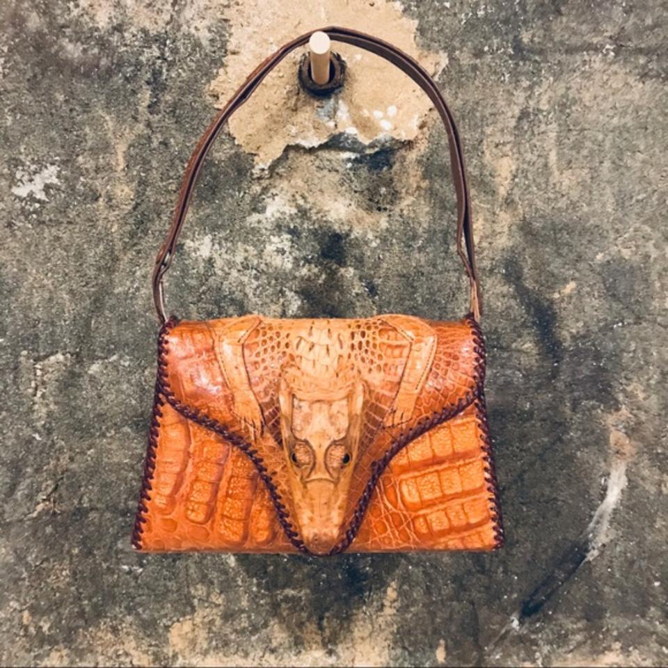 Alligator Purse/handbag With the Head and Feet Attached probably Caiman.  Stated Genuine Alligator Made in Cuba - Etsy | Purses and handbags, Alligator  purse, Alligator
