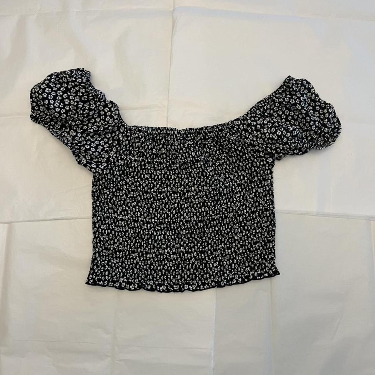 Product Image 1 - Seed puff sleeve cropped shirt
Size