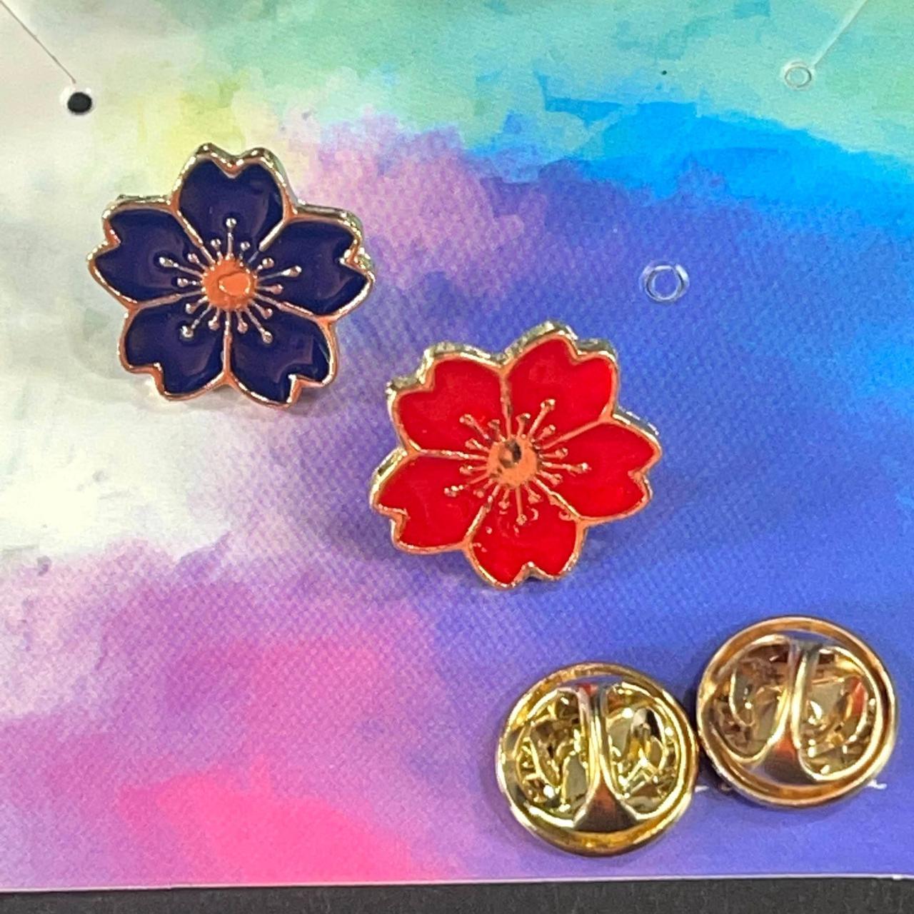 Product Image 1 - Red and Blue Daisies Hard