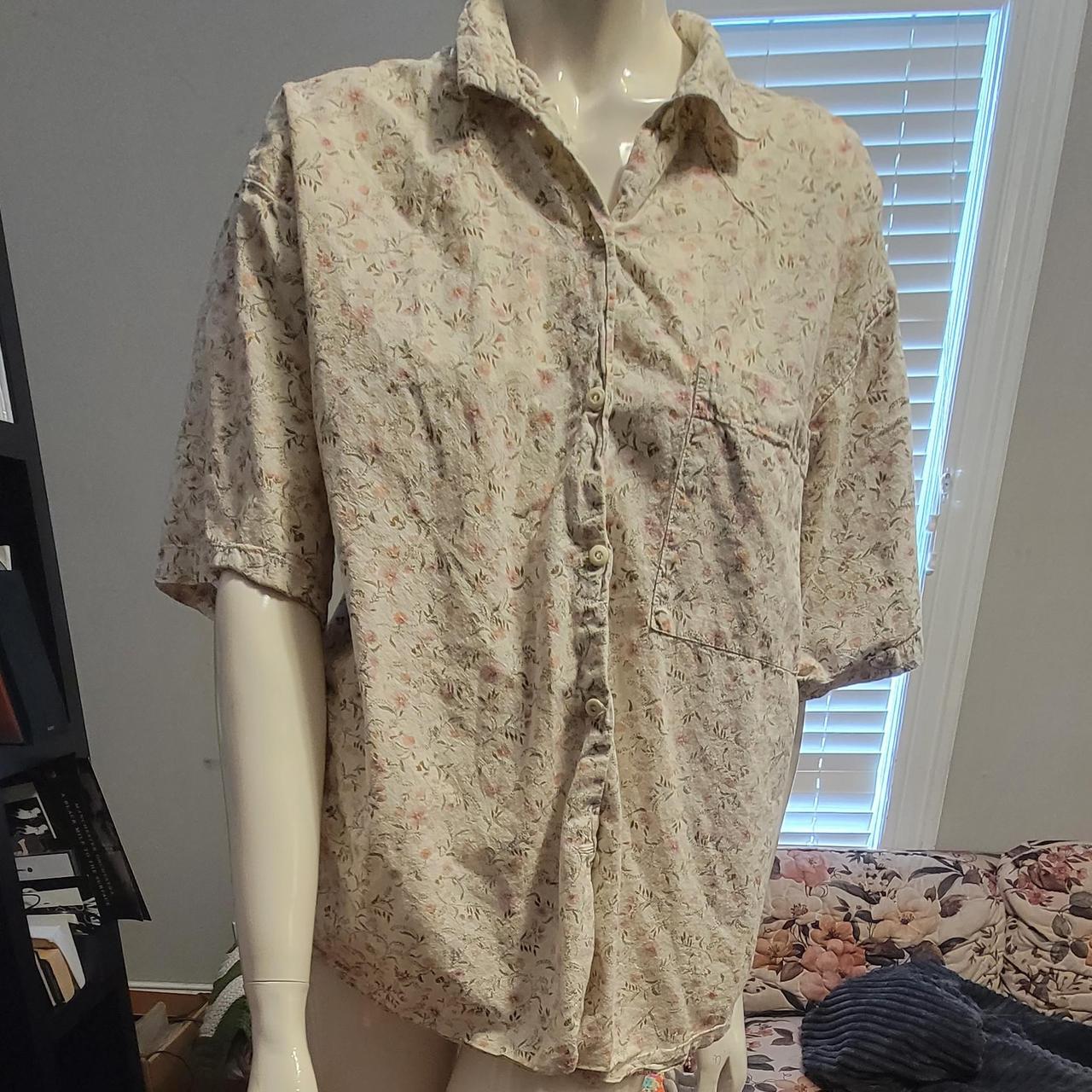 Hunters run 80s vintage floral button up shirt. Size... Depop