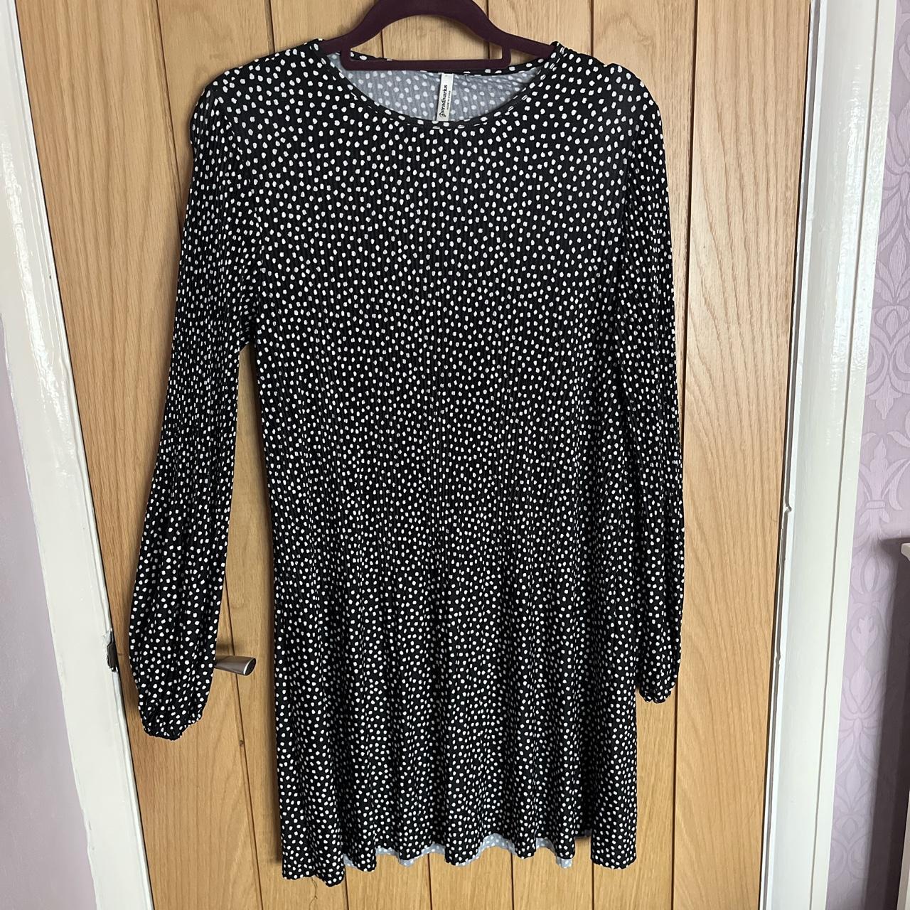 Stradivarius black and white polka dot pleated dress - Depop