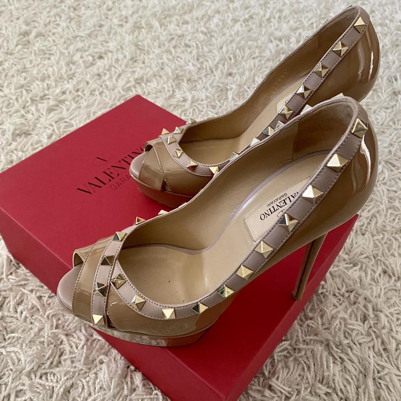 Valentino rockstud peep 2025 toe pump