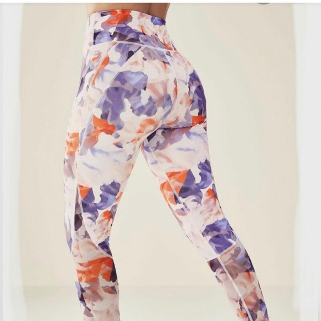 Product Image 1 - Pre-owned fabletics workout pants. These