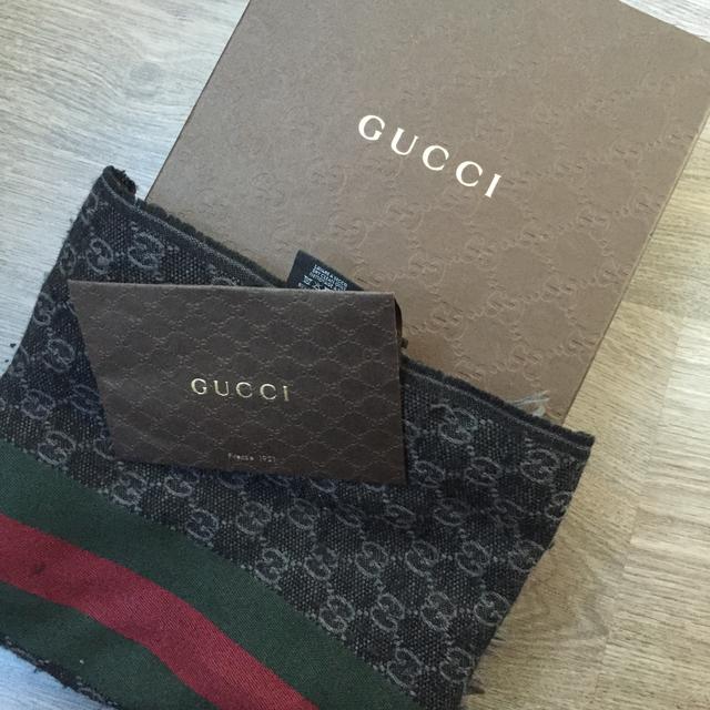 gucci sjaal bijenkorf