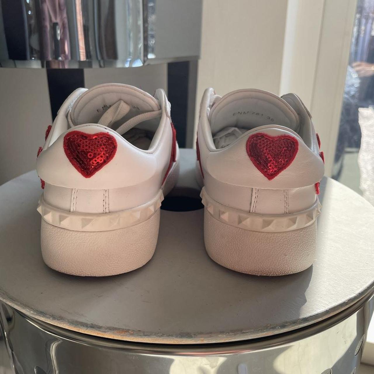 Valentino sneakers hot sale heart