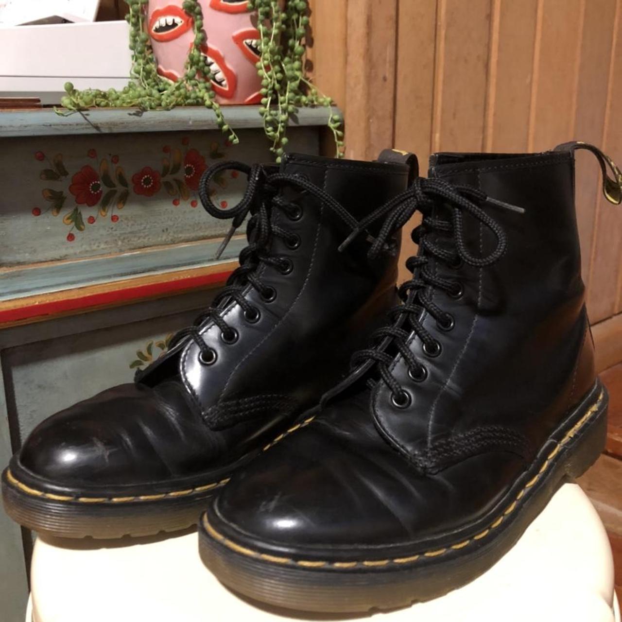 black dr martens size 5.5