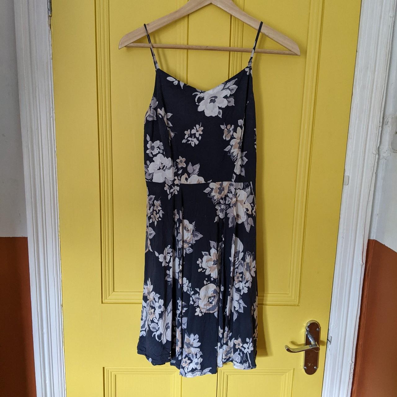 Old Navy Women's Navy and White Dress | Depop