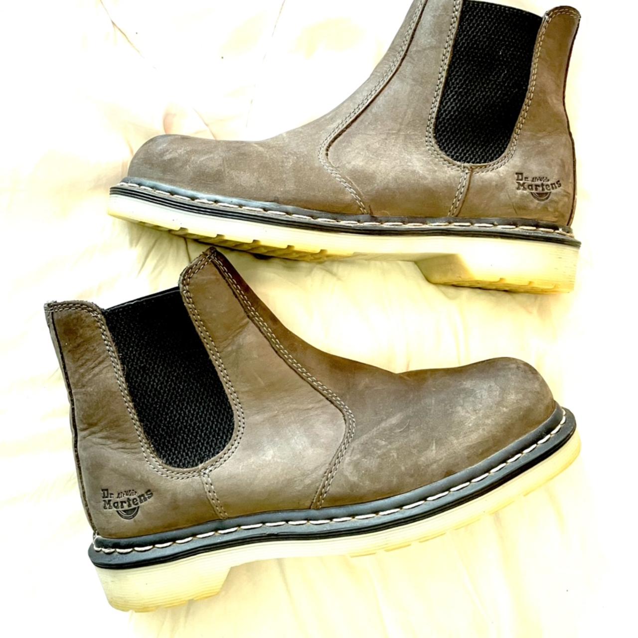 Dr martens pull outlet tab