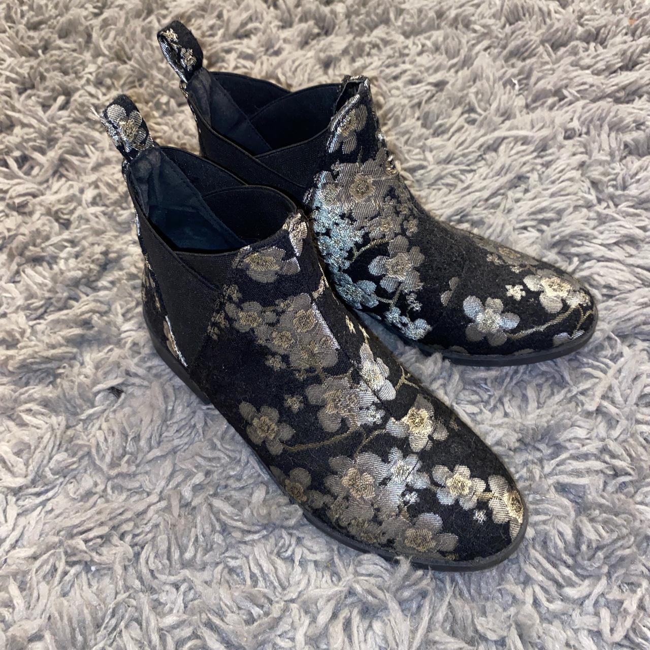 Primark Women's Black and Silver Boots | Depop