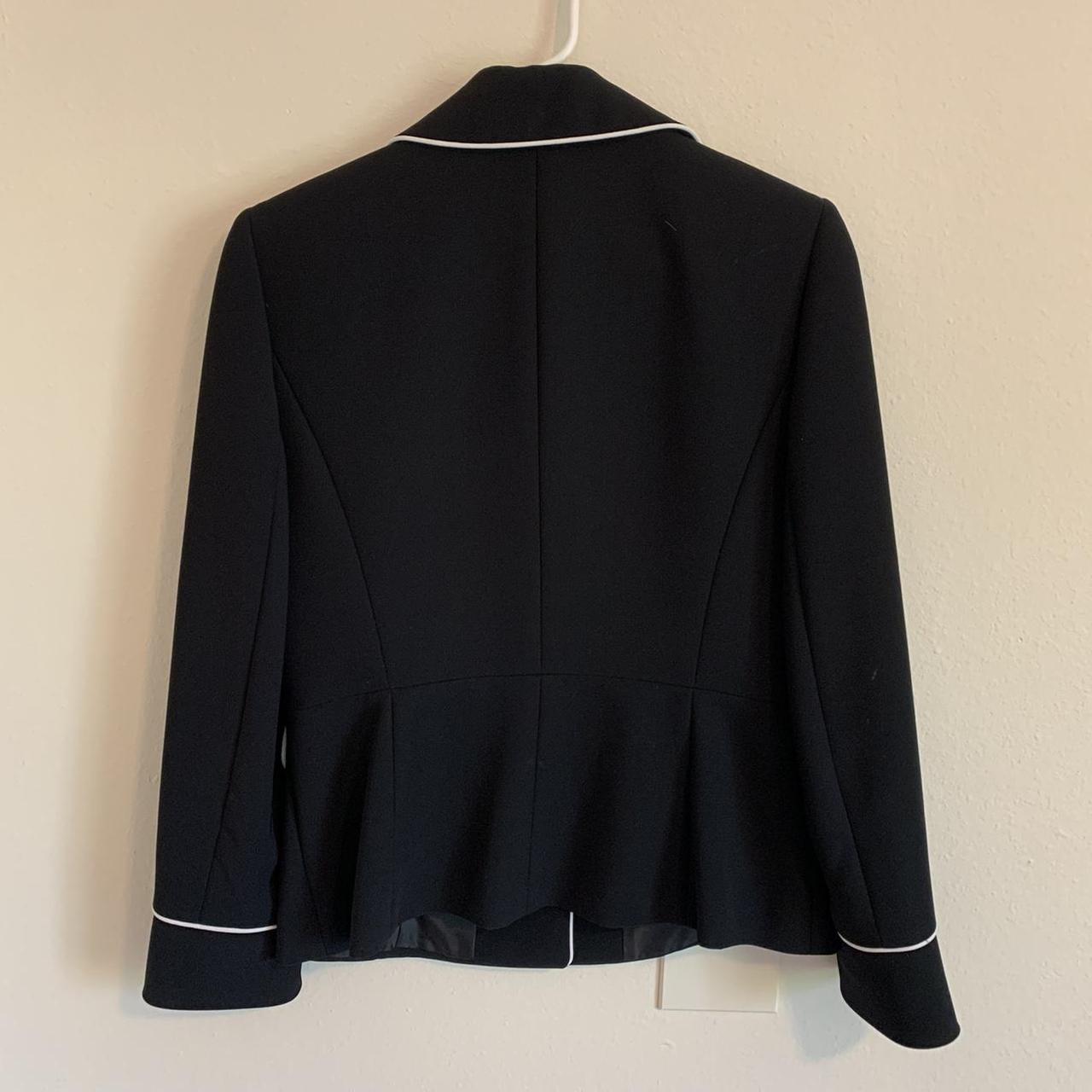 Tahari Women's Black and White Jacket | Depop