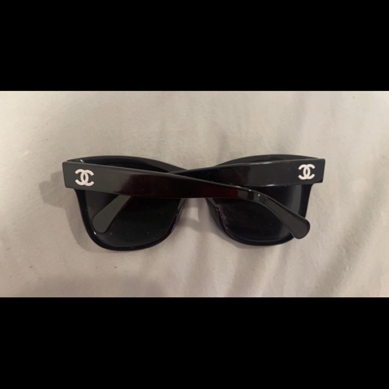 Chanel classic black sunglasses. Pearl on the side