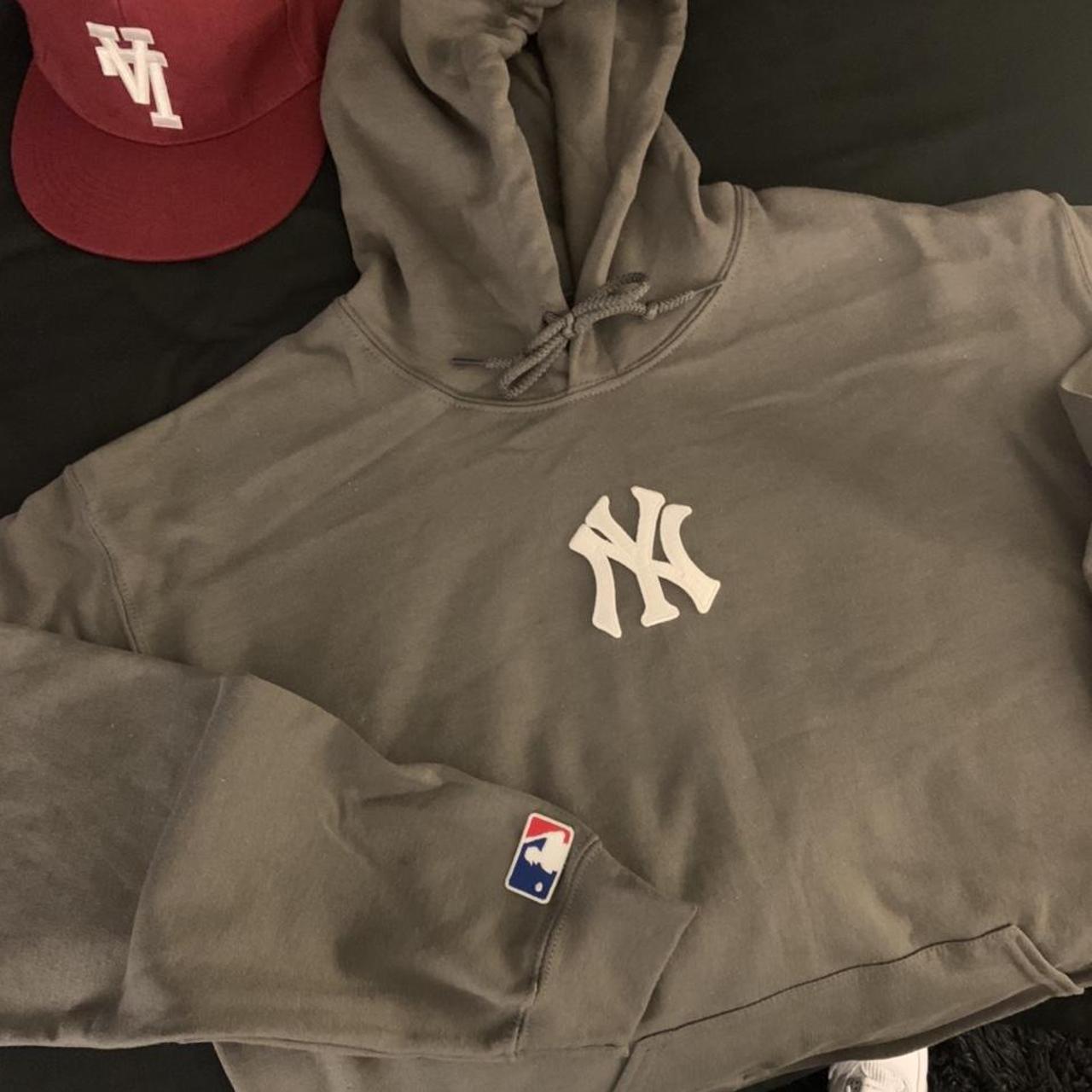 New York Yankees sweatshirt 20 x 26 Sleeve - 24 - Depop
