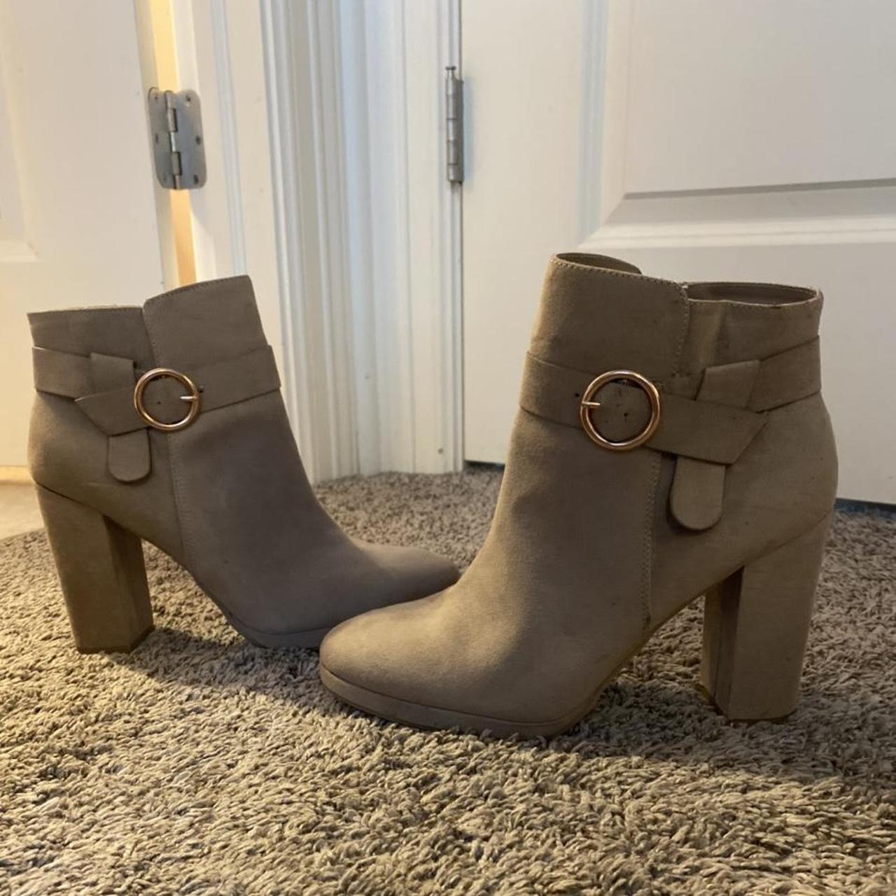 LC Lauren Conrad Women's Gold and Cream Boots | Depop