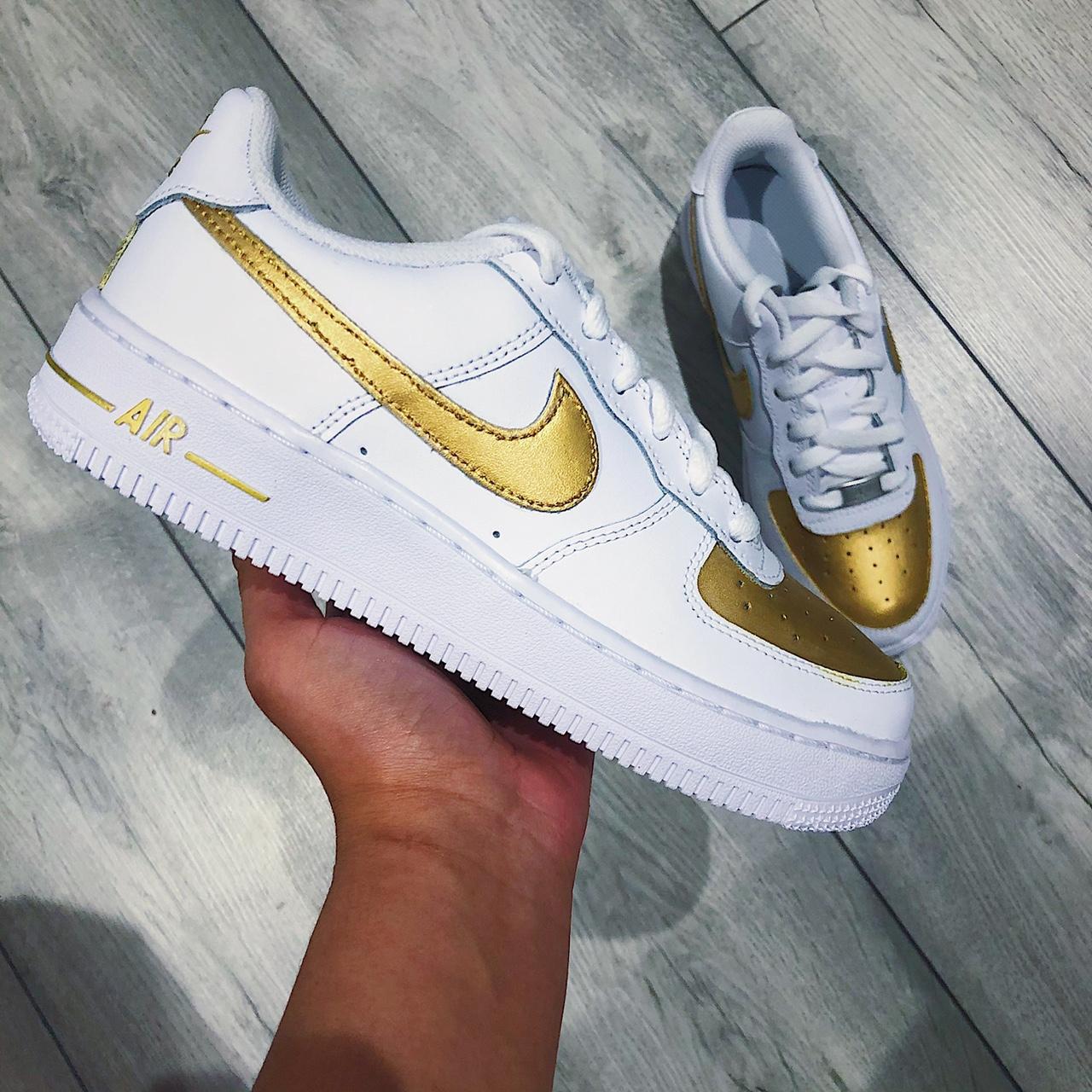 Nike Men's White and Gold Trainers | Depop