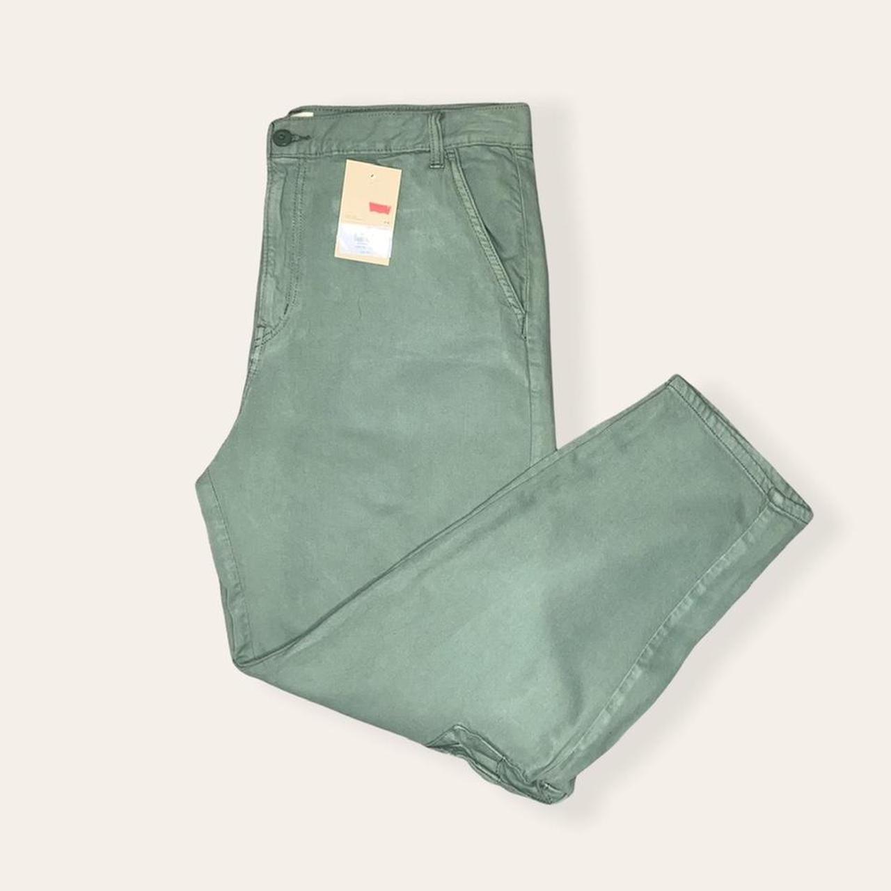 Olive green/khaki Levi’s baggy cargo trousers/jeans... - Depop