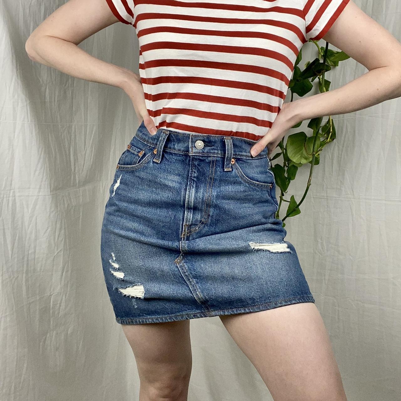 Levis high outlet waisted skirt