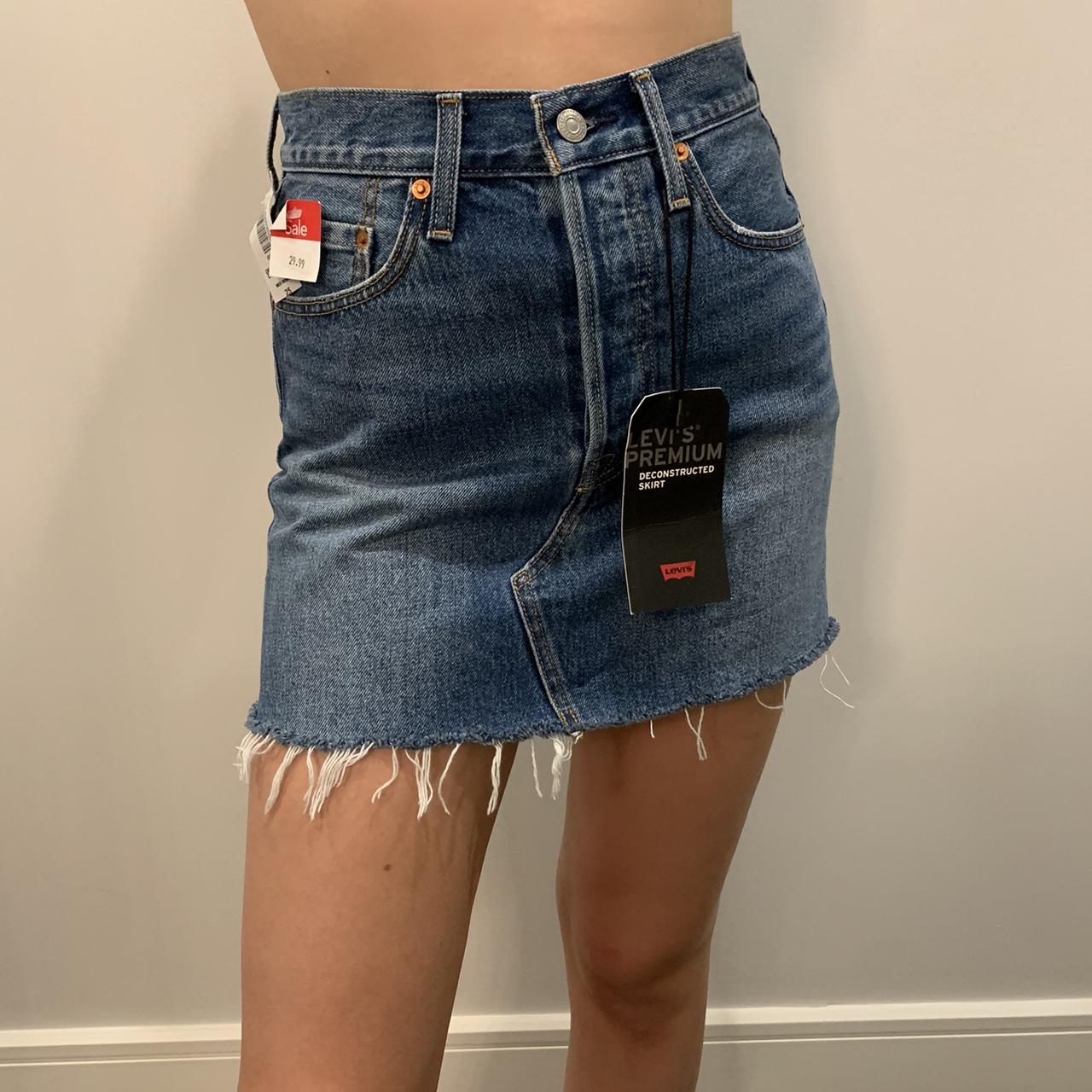 Levis skirt 2024 middle man