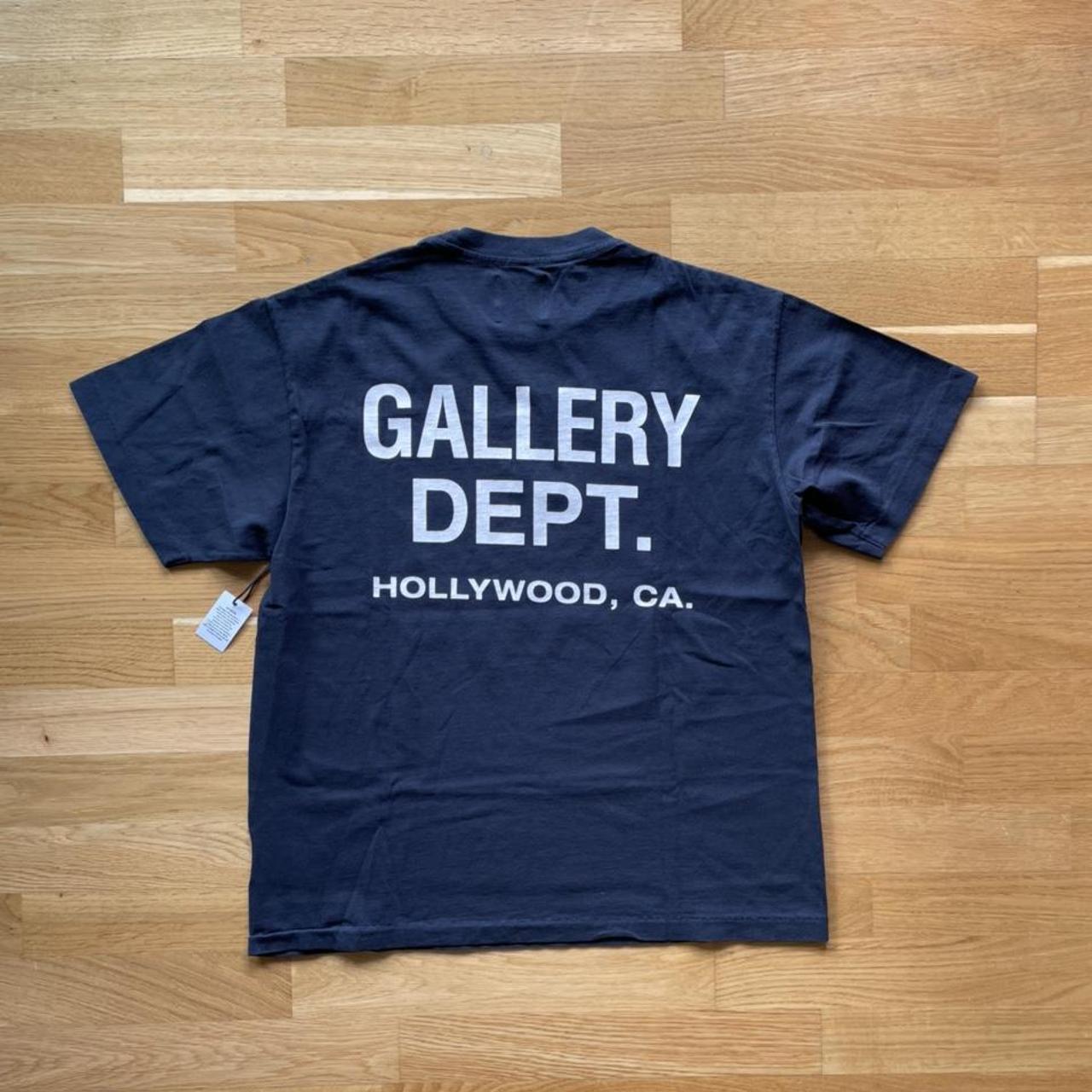 Gallery Dept. Men's Navy and White T-shirt