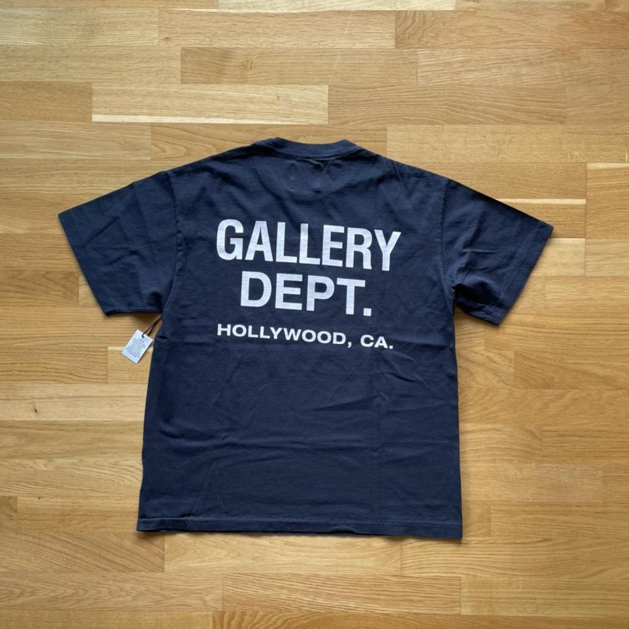 Gallery Dept. Men's Navy and White T-shirt (2)