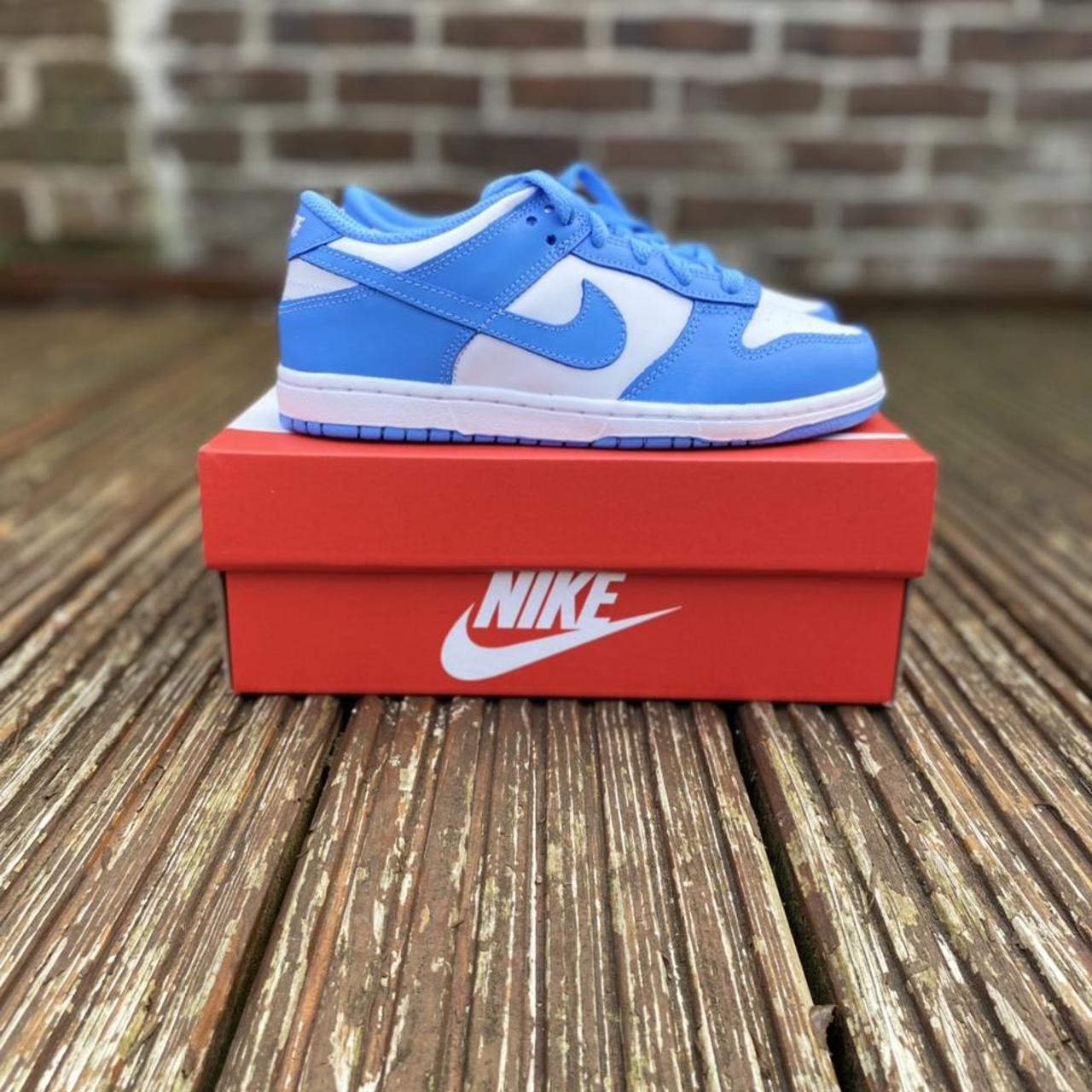 Nike Women's White and Blue Trainers | Depop