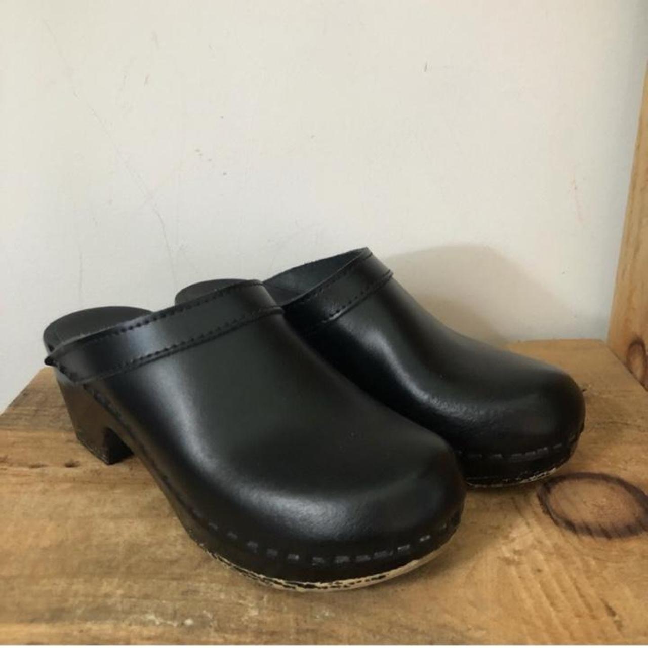 mens black leather clogs
