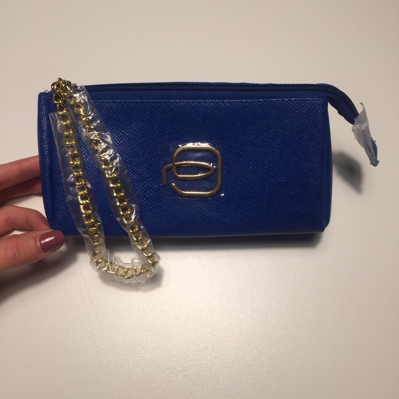 Pochette hot sale blu elettrico