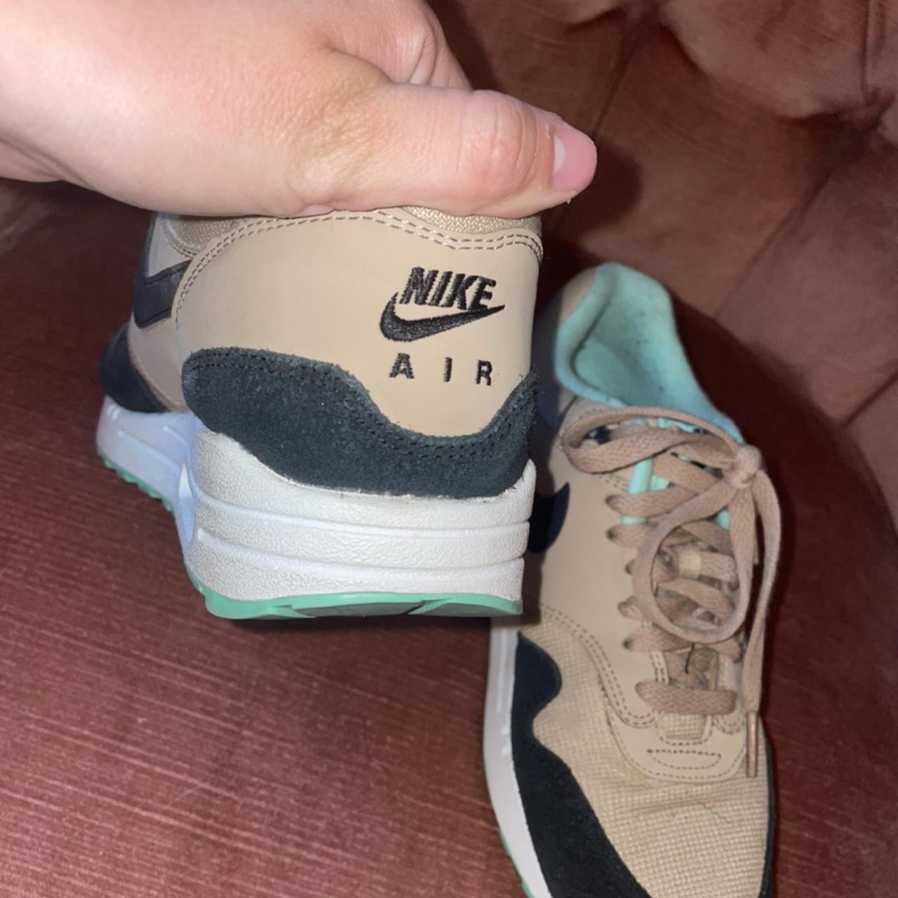 nike air max 1 desert green glow